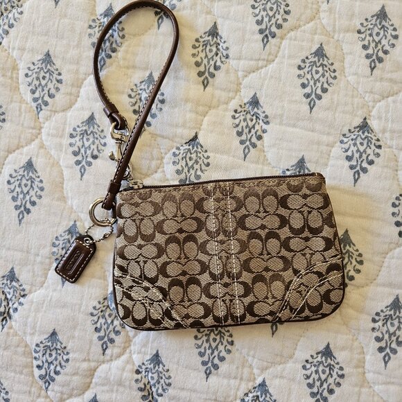 Wristlet - Picture 11 of 12